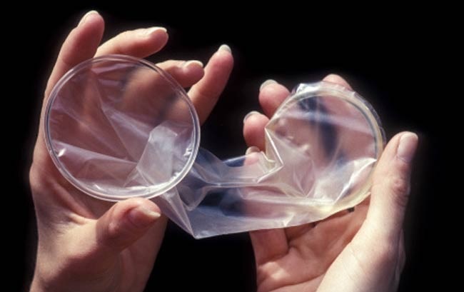 کاندوم زنانه چیست و چطور باید از آن استفاده کرد
