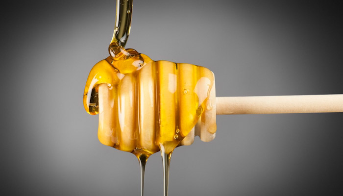عسل برای درمان گره خوردگی مو