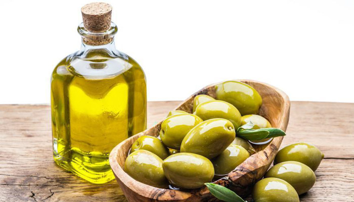 روغن زیتون برای خطوط زیر چشم