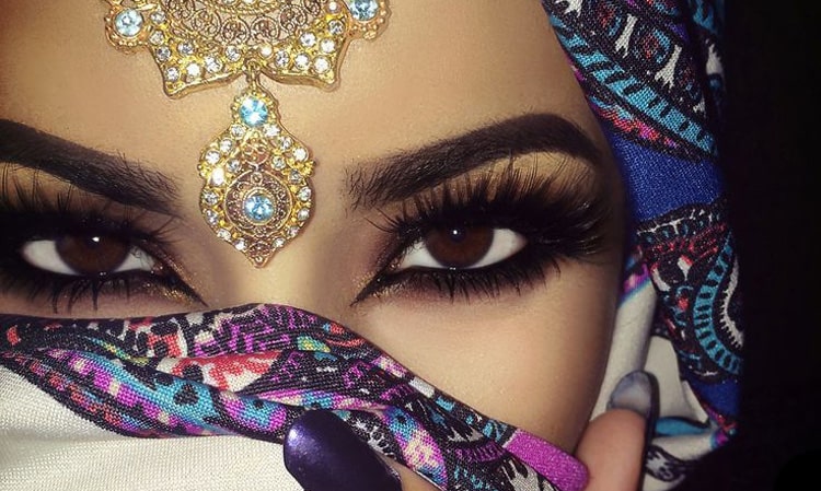 مژه های بلند در آرایش چشم عربی