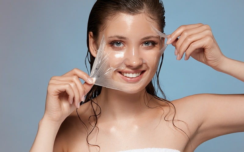 2. لایه برداری پوست برای زیرسازی آرایش