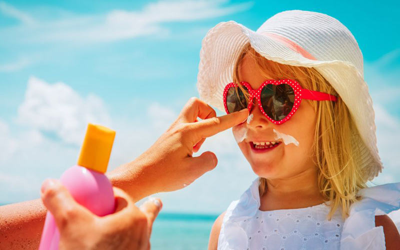 استفاده از ضد آفتاب در خانه ضروری است؟