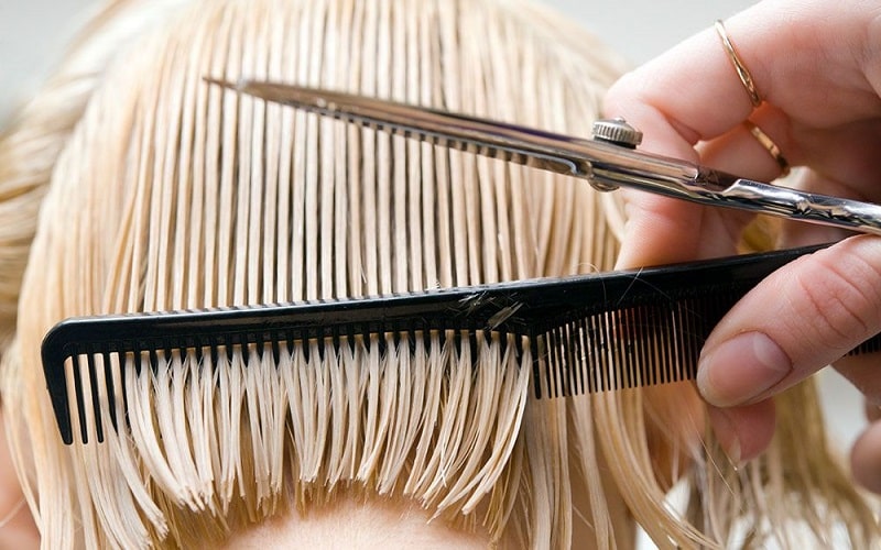 چرا آرایشگران موها را خیس کوتاه می‌کنند؟