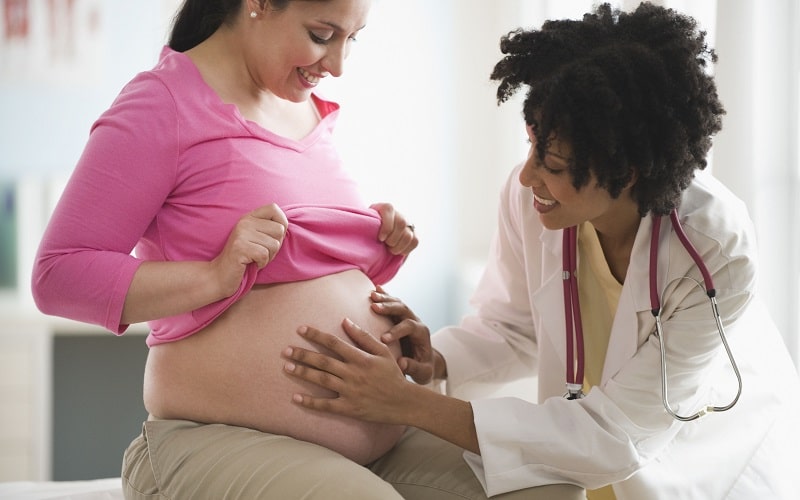چه زمانی باید در مورد تنگی نفس در بارداری با پزشک تماس گرفت؟